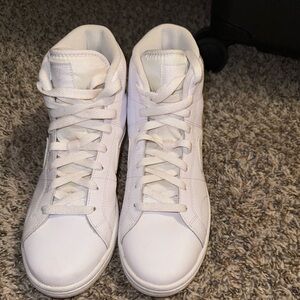 Nike Court Royale 2 Mid Sneaker